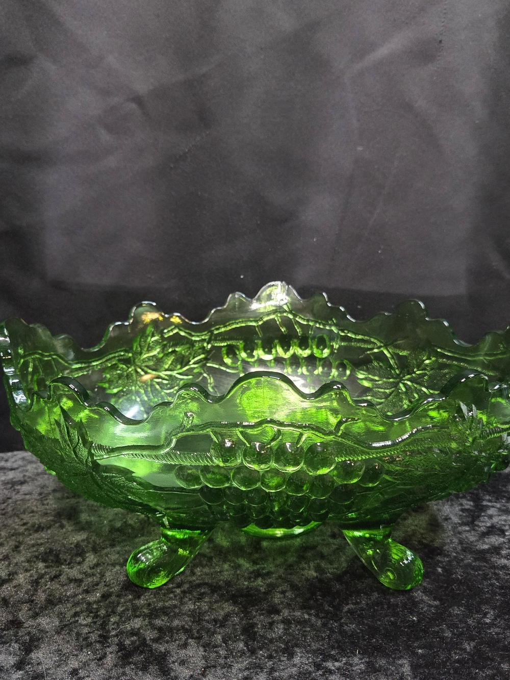 Ice Green Carnival Glass Bowl: L.G. Wright, Grape Cable Pattern RARE